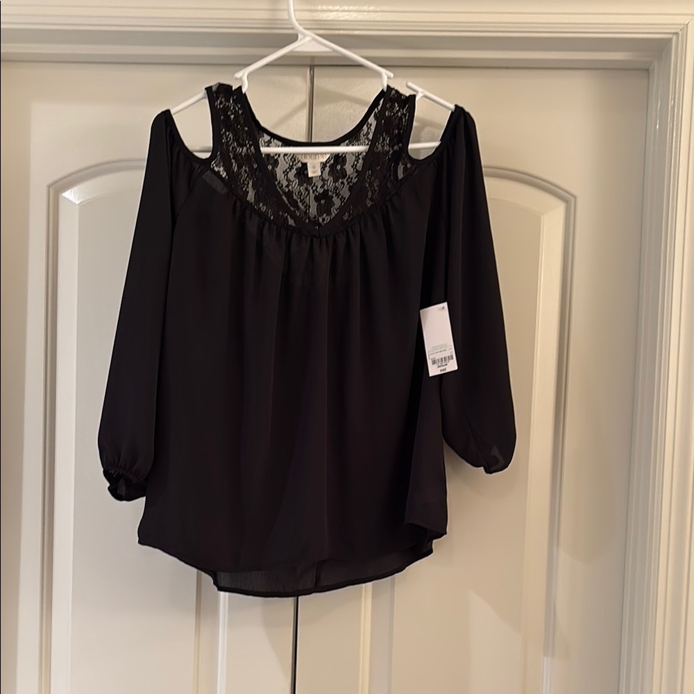 Decree Black Relaxed Cut Out 3/4 Sleeve Blouse